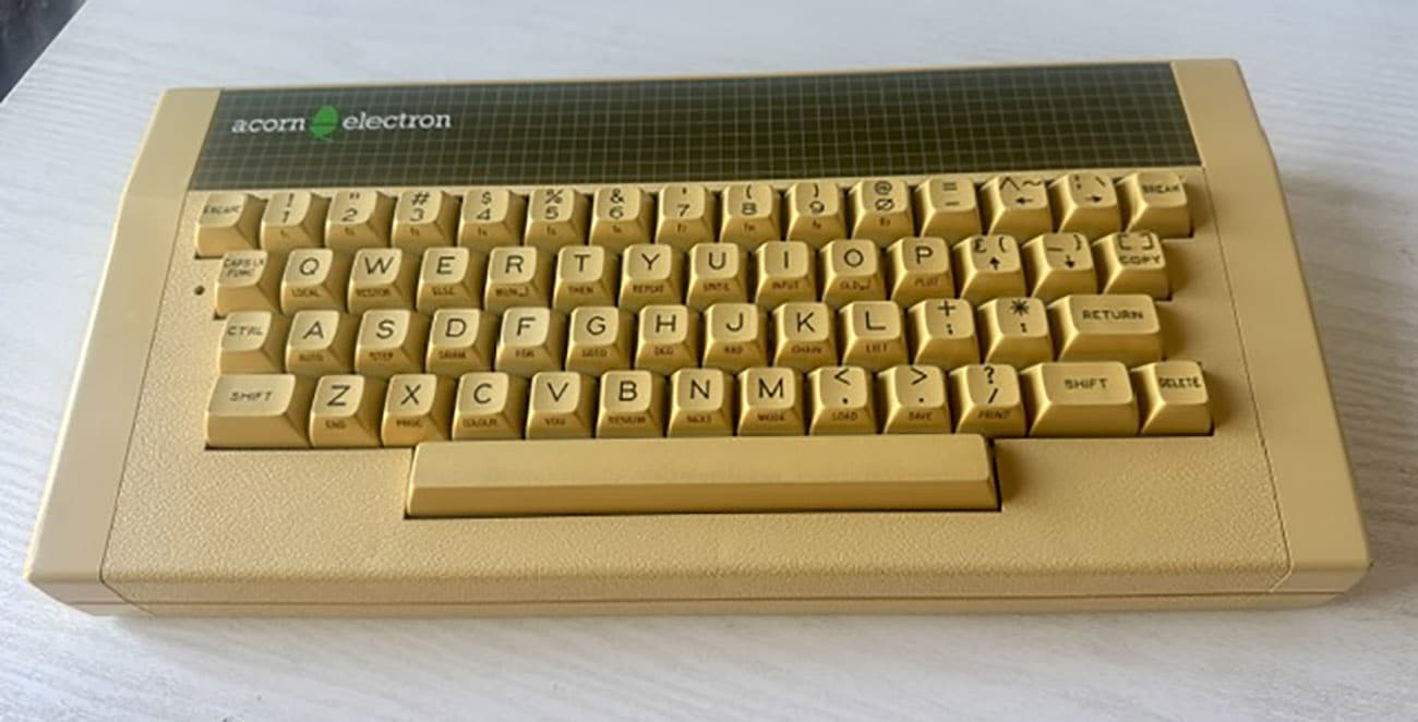 A heavily yellowed Acorn Electron computer and keyboard