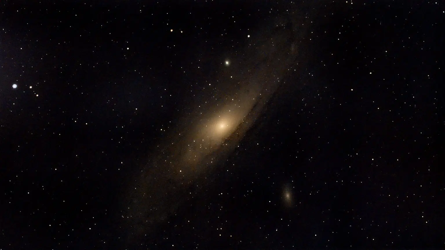 The Andromeda Galaxy photographed with the Dwarf 3